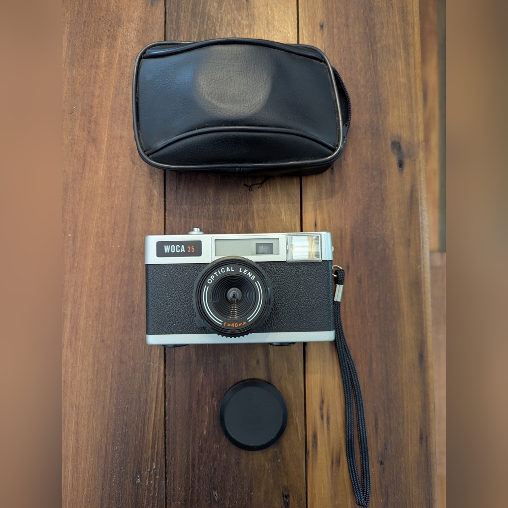 Vintage Woca 35 mm Camera - Optical Lens, Case Included -Black & Silver Untested